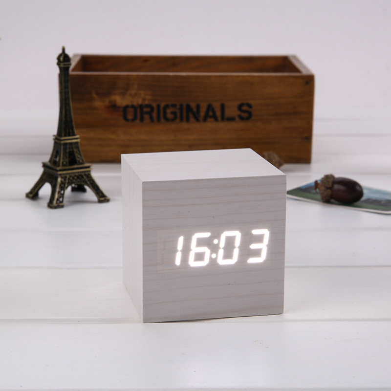 木头钟创意闹钟声控木质时钟led电子钟产品图