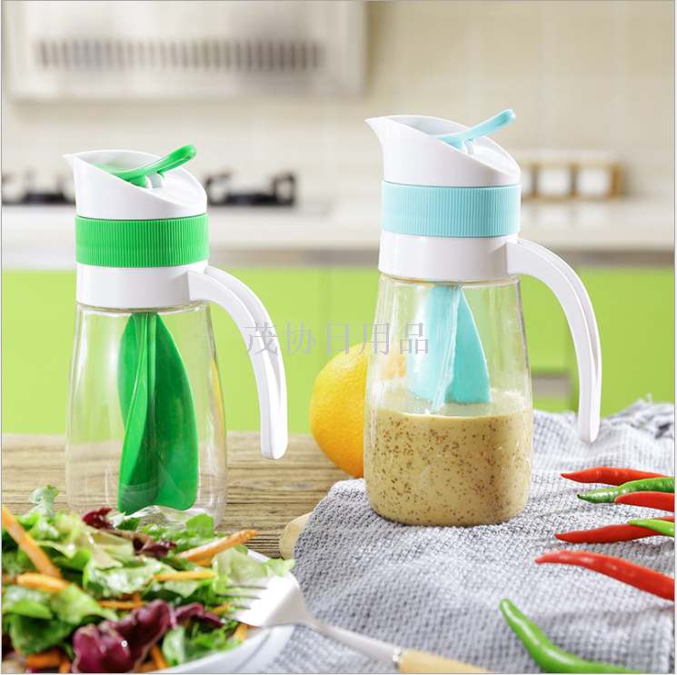 Kitchen salad mixing cup Household dressing mixing bottle Plastic ketchup mixing bottle