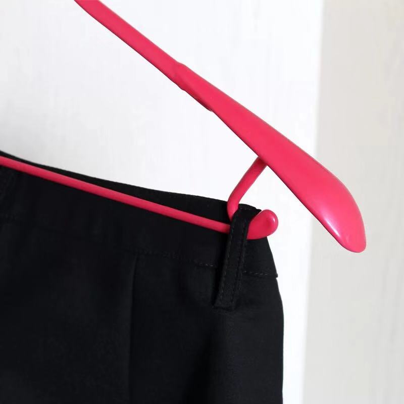 马卡龙色防滑金属浸胶大衣架带挂钩宽肩无痕晒晾承重挂衣架家用产品图