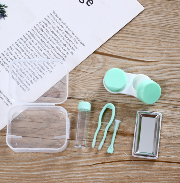 Cartoon creative pair of contact lens cases with mirrors, color contact box, student boutique department store wholesale small gifts Application Scenario