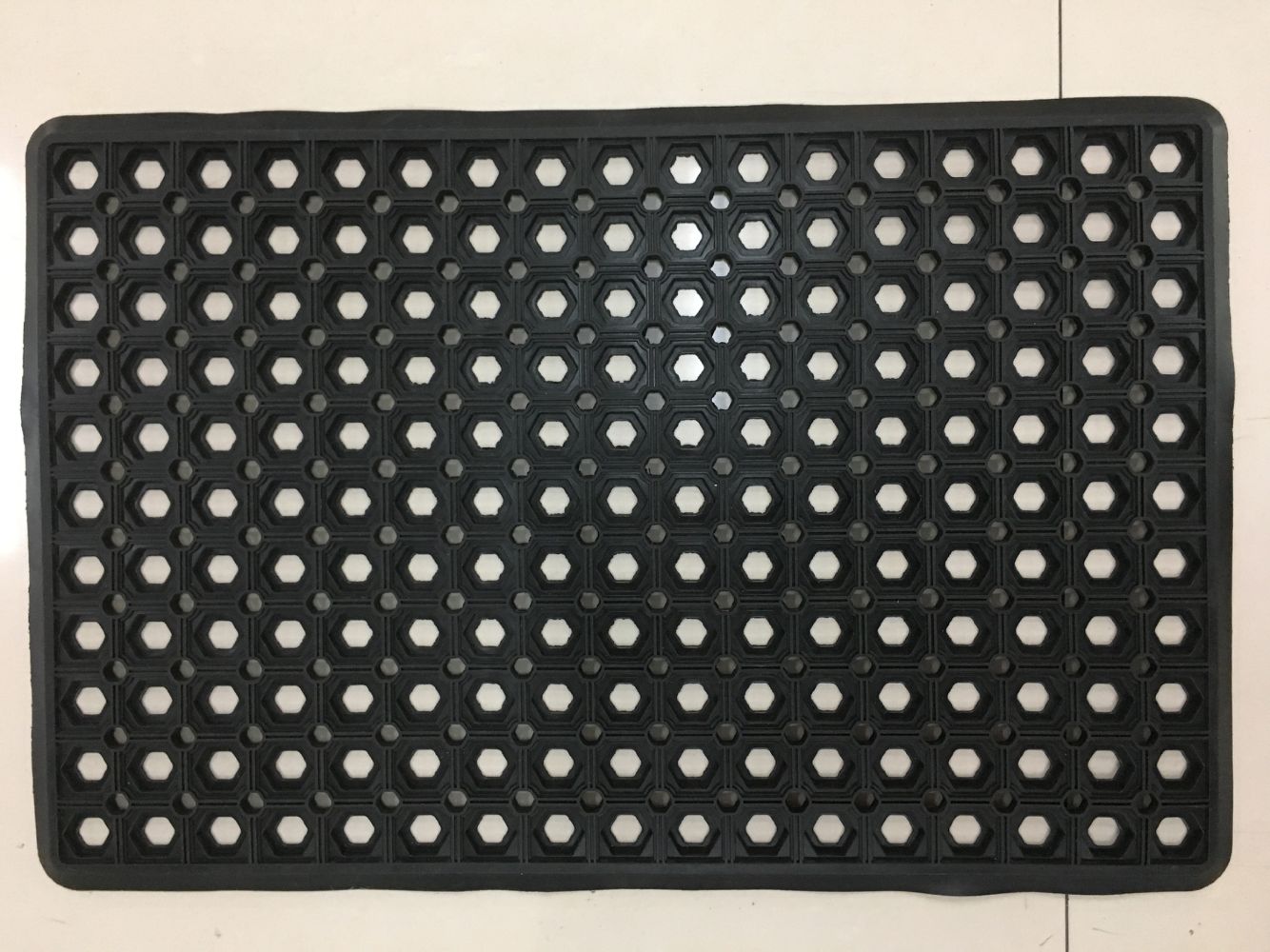 Black rubber small hexagonal floor mat, PVC floor mat, kitchen anti-slip foot, rubber door mat, foot mat, waterproof anti-slip foot mat, door mat, foot mat, 40*60CM full figure