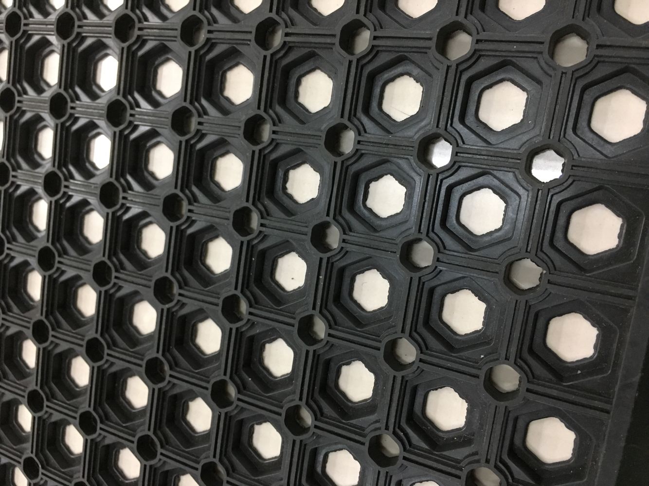 Black rubber small hexagonal floor mat, PVC floor mat, kitchen anti-slip foot, rubber door mat, foot mat, waterproof anti-slip foot mat, door mat, foot mat, 40*60CM details Picture