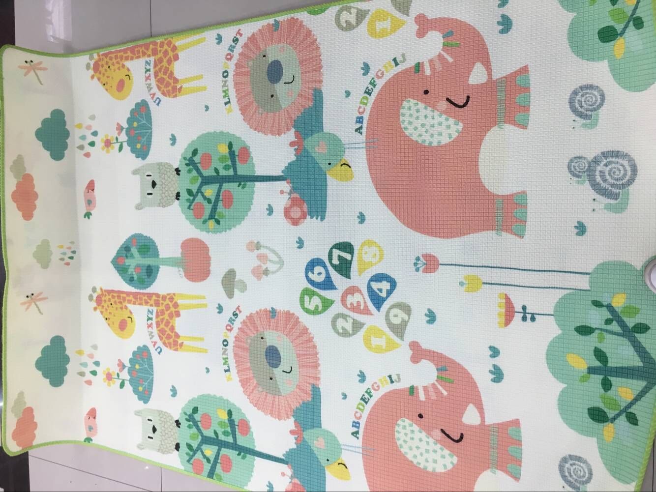 0.5cm double-sided XPE eco-friendly children's climbing mat, baby mat, outdoor mat, picnic mat, foam mat, custom-made Application Scenario