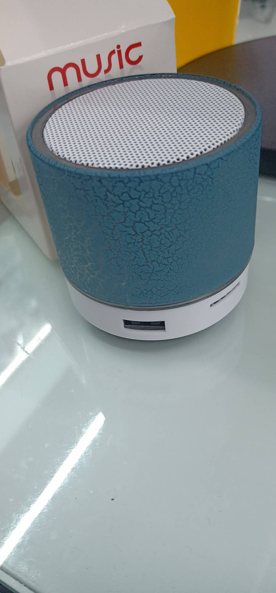 Customized logo for small crack Bluetooth speaker, color light, mini portable subwoofer, small speaker, Bluetooth speaker gift Application Scenario