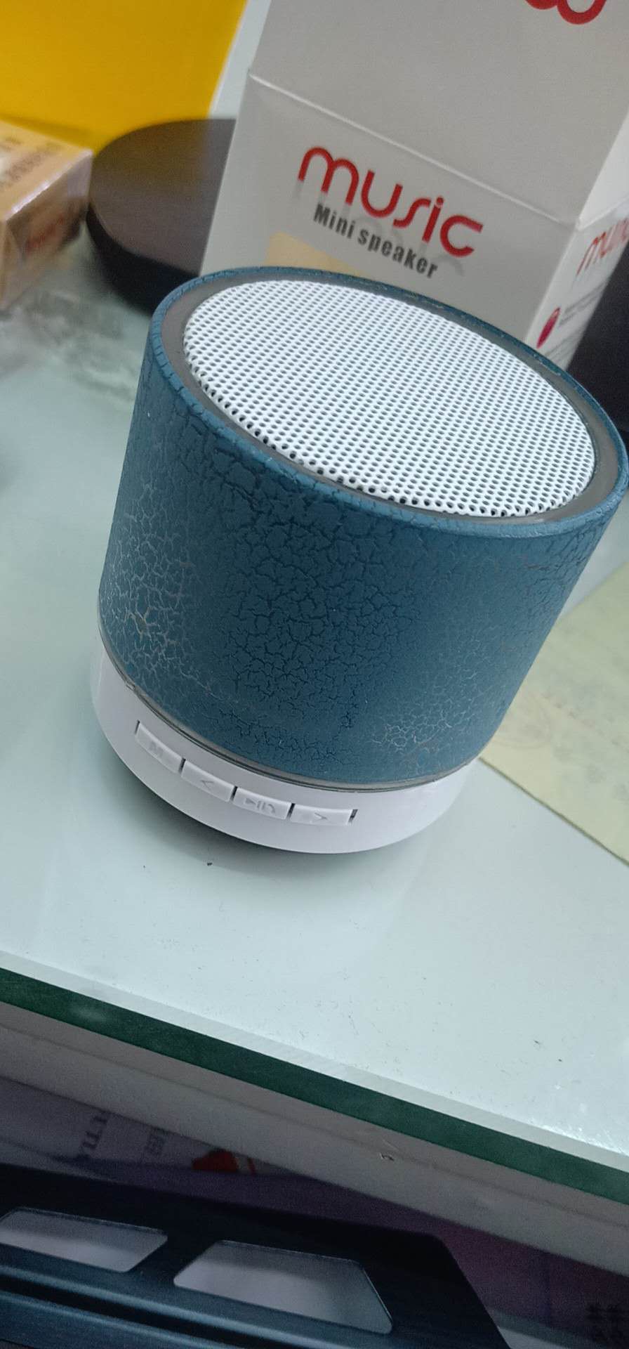 Customized logo for small crack Bluetooth speaker, color light, mini portable subwoofer, small speaker, Bluetooth speaker gift