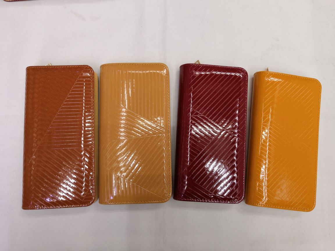 钱包手拿包单拉钱包图