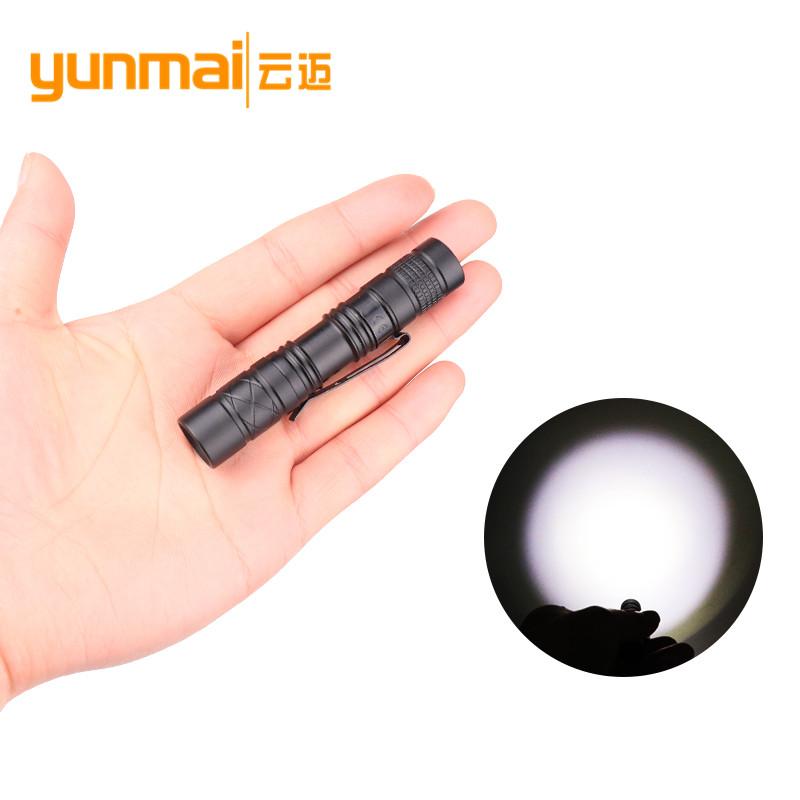 New cross-border XPE LED strong light pen-shaped flashlight 1 piece AAA with pen clip aluminum alloy mini pen lamp Application Scenario