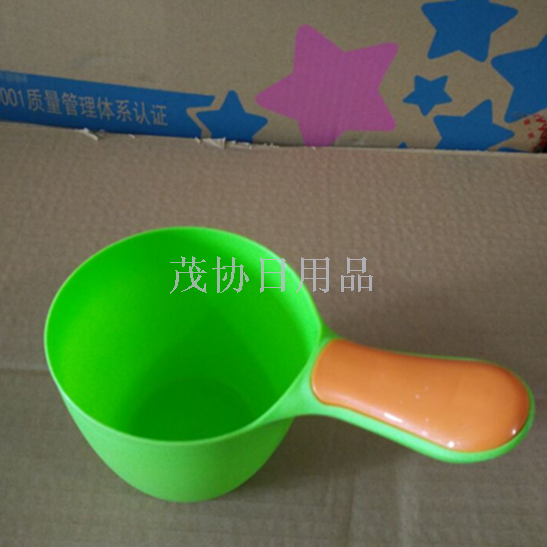 Baby water ladle shampoo cup Baby shampoo ladle bath water ladle children gourd plastic ladle