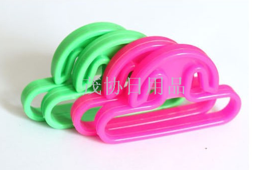 Plastic vegetable carrying device, no grip on hands, shopping bag, plastic bag carrying device, effortless vegetable carrying device, item carrying device, hand carrying device details Picture