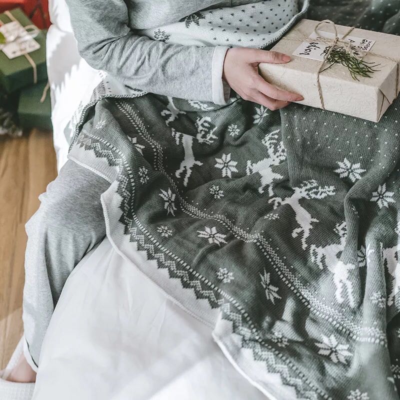Christmas blanket gifts, new knitted blankets, Little Deer home casual quilts, photography props are exported to the United States Application Scenario
