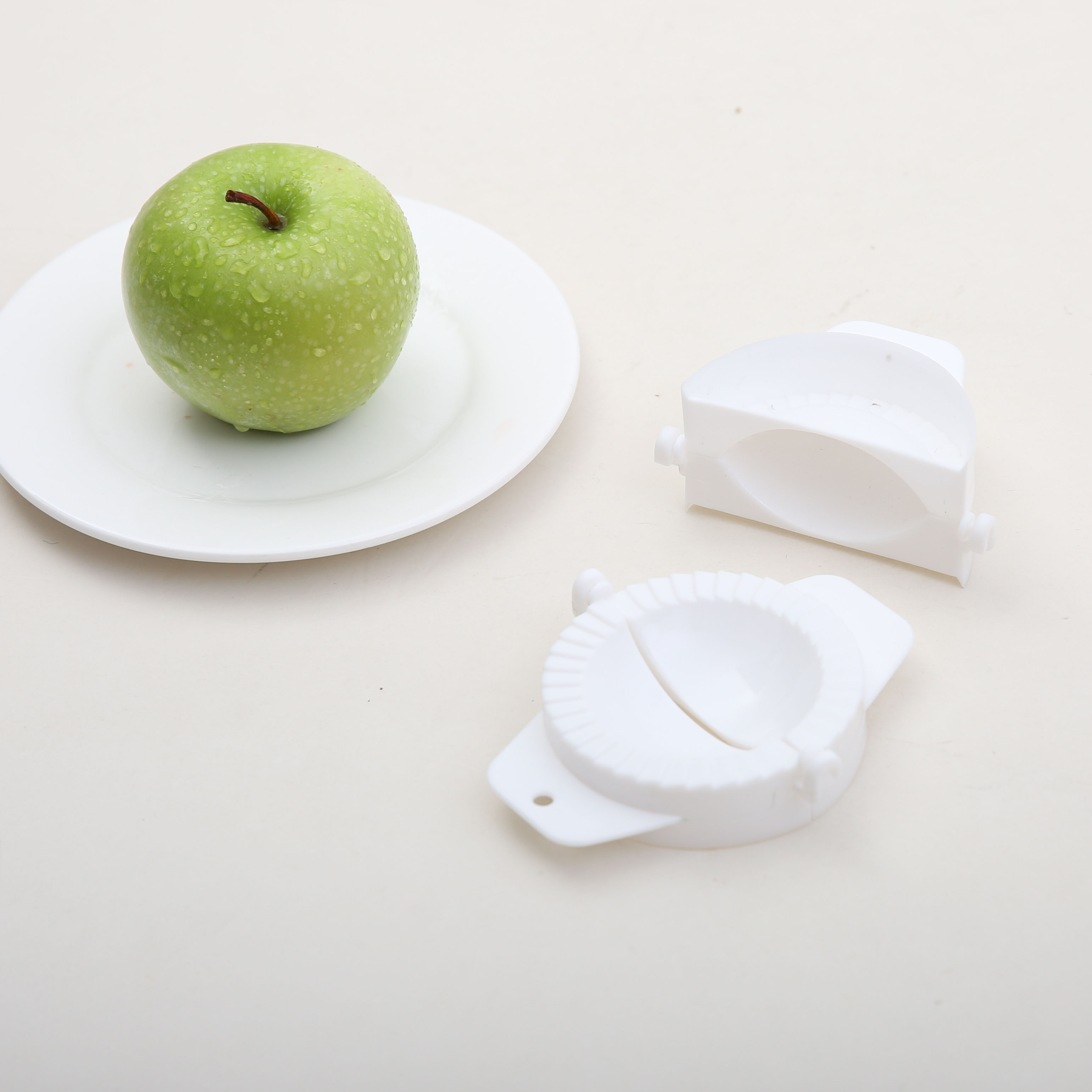A set of flower - shaped dumpling kneading machine and water dumpling mould