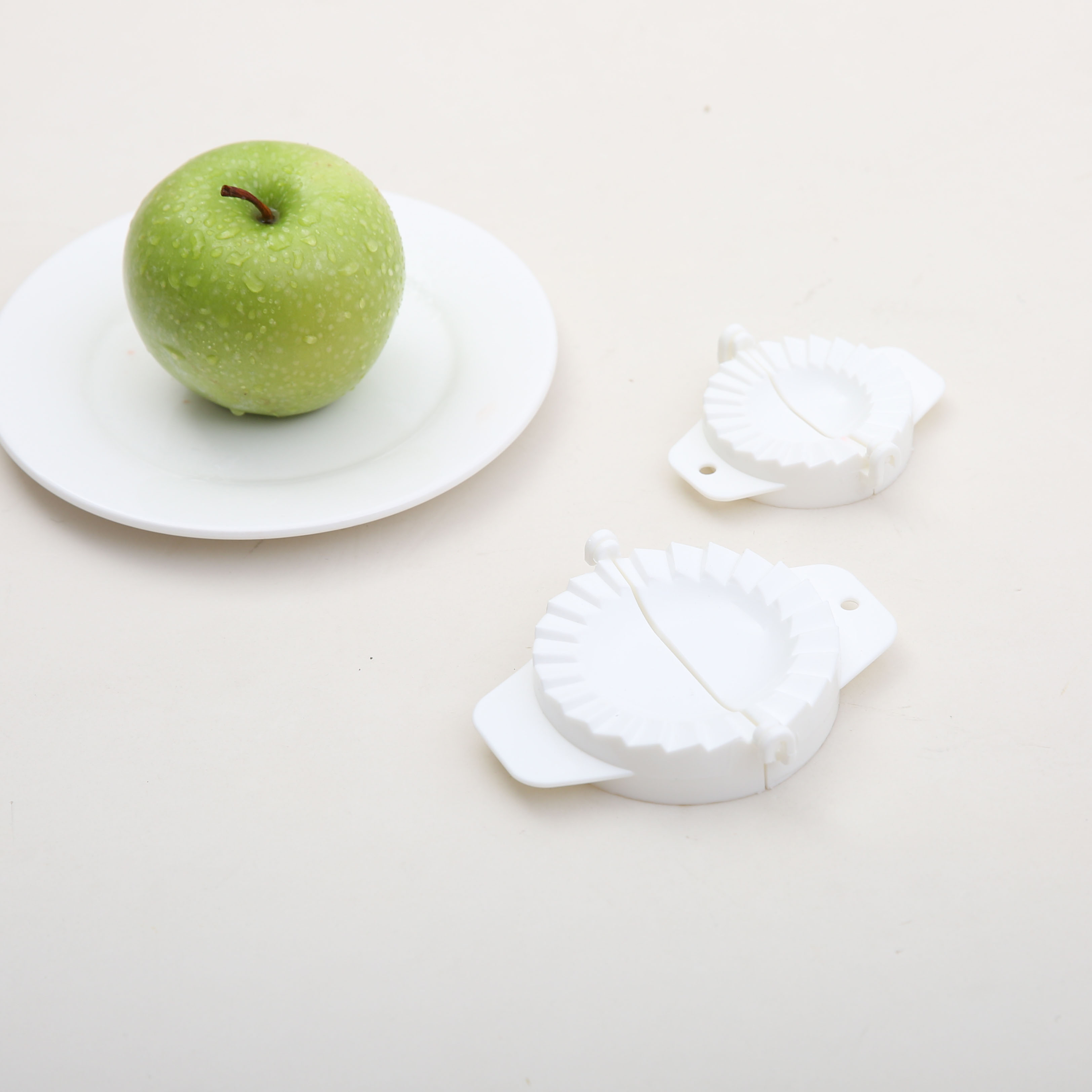 A set of flower - shaped dumpling kneading machine and water dumpling mould