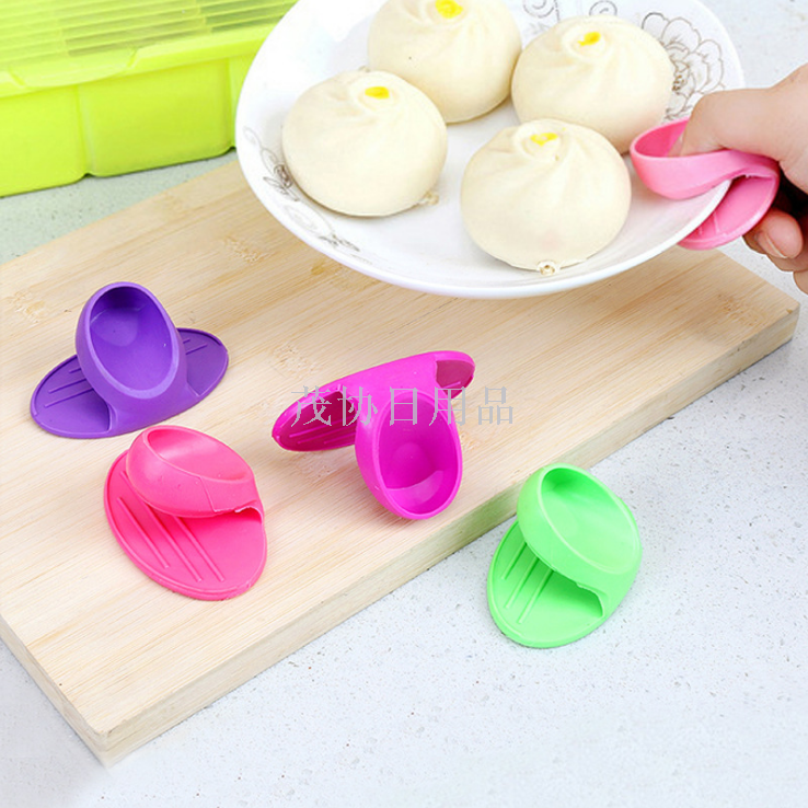 Creative simple microwave oven silica gel heat shield plate holder for bowl and dish heat shield glove holder