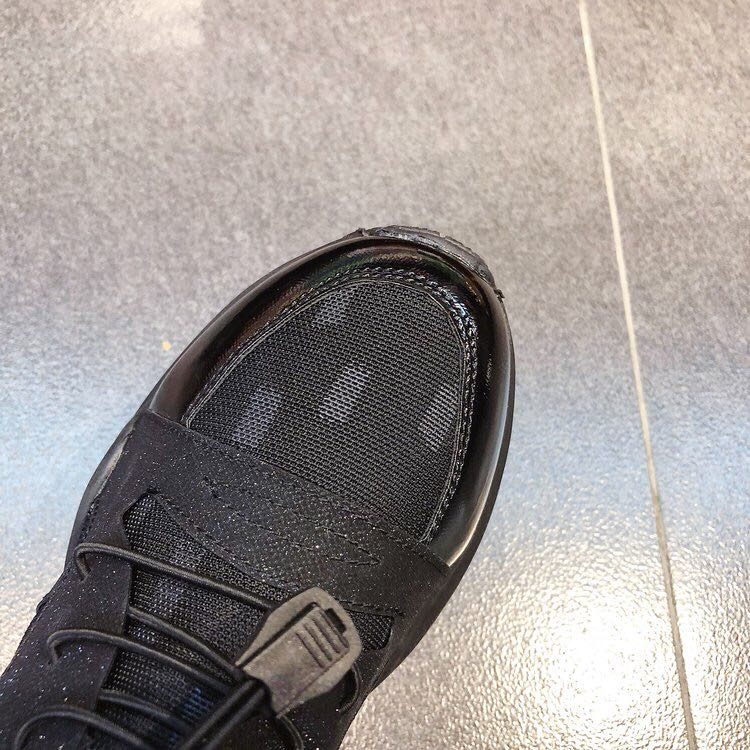 新款运动鞋女产品图