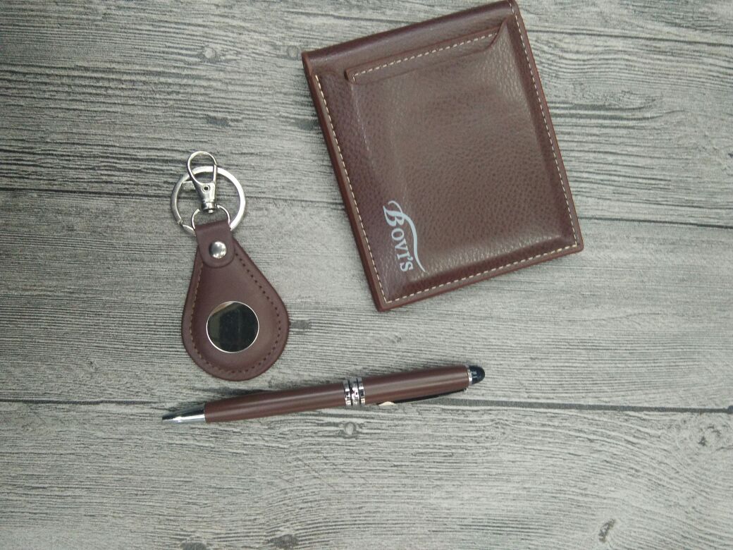 Wallet + metal pen + keychain Application Scenario