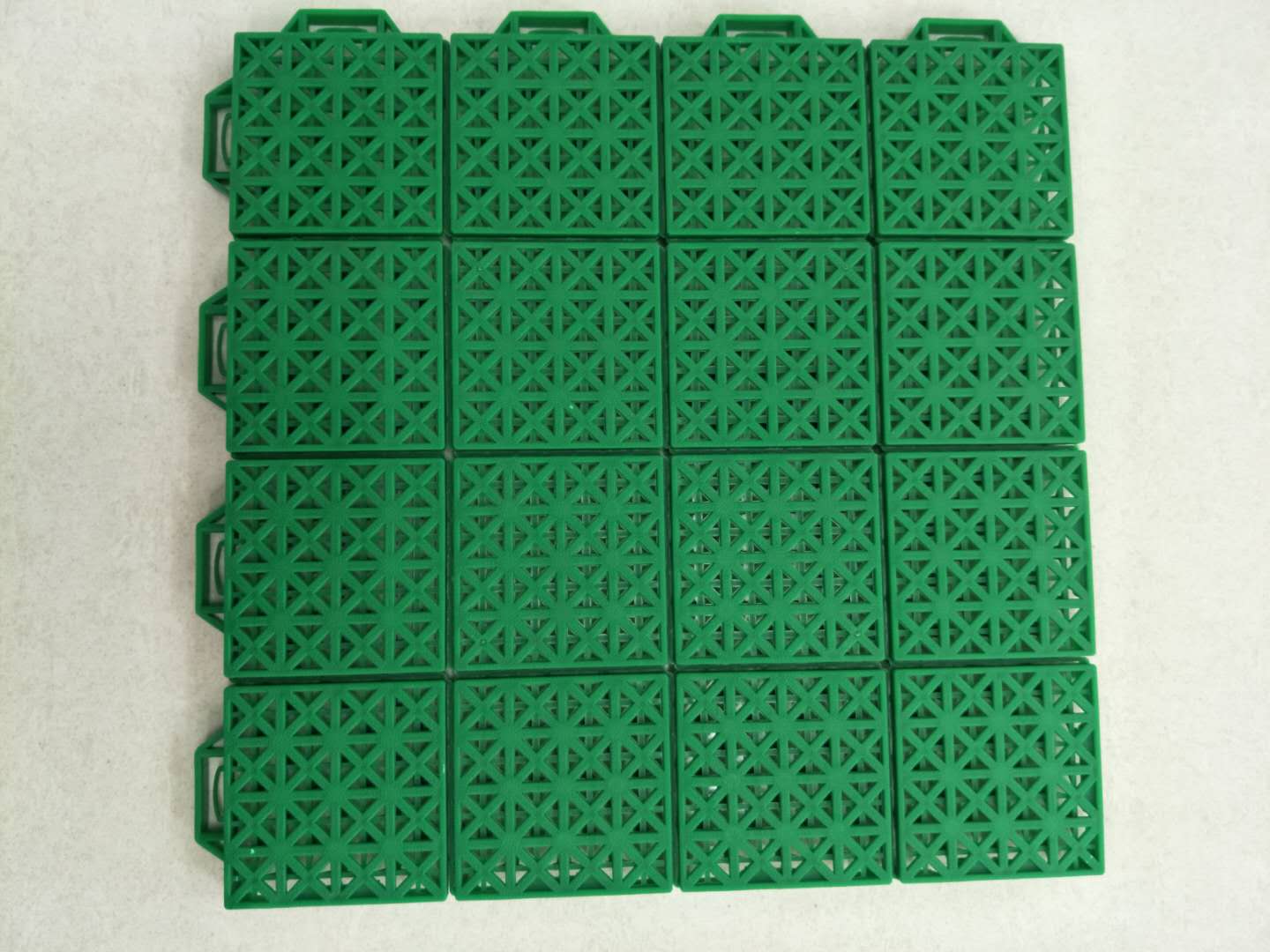 Car splicing anti-slip mat 434x34 Application Scenario