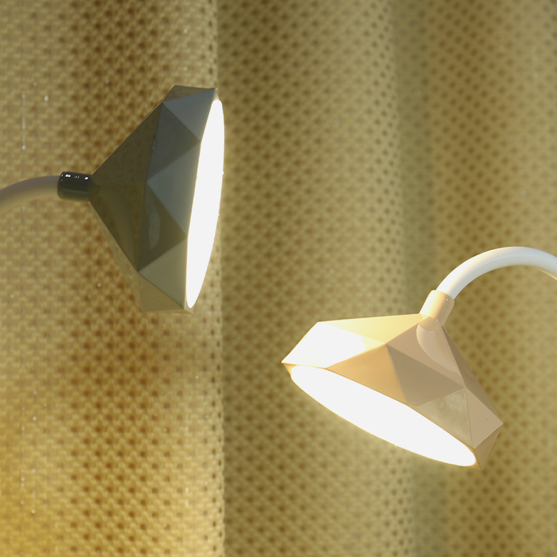 凌盼高亮度办公台灯 男女必备手机支架多功能led台灯细节图