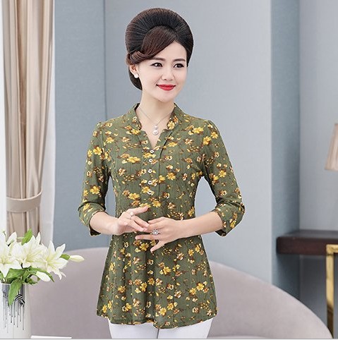 Spring new bottom shirt stall supply run quantity printed long-sleeved middle-aged and elderly tops
