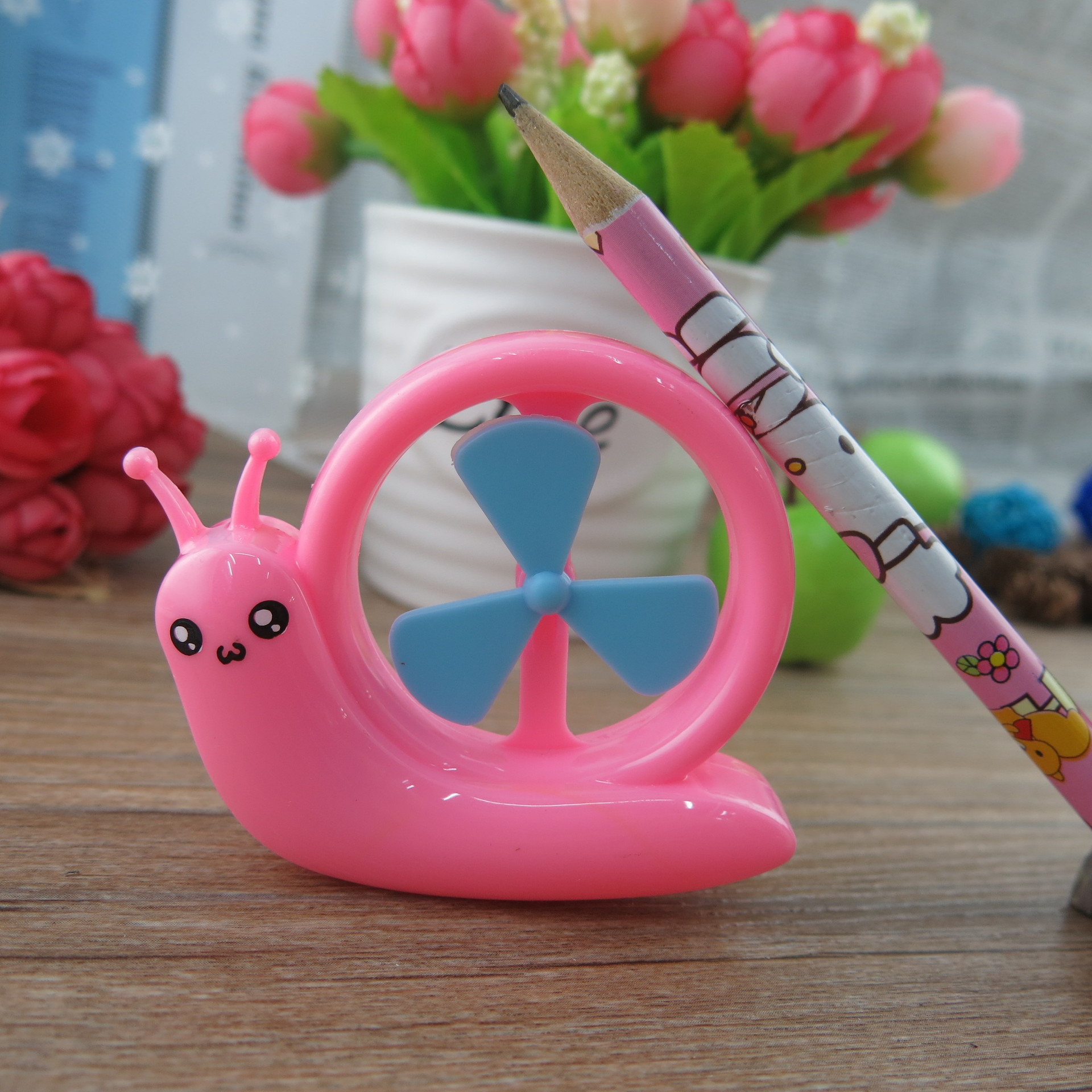 Yingqiang 676 small snail pencil sharpener snail pencil sharpener pencil sharpener animal modeling stationery wholesale thumbnail