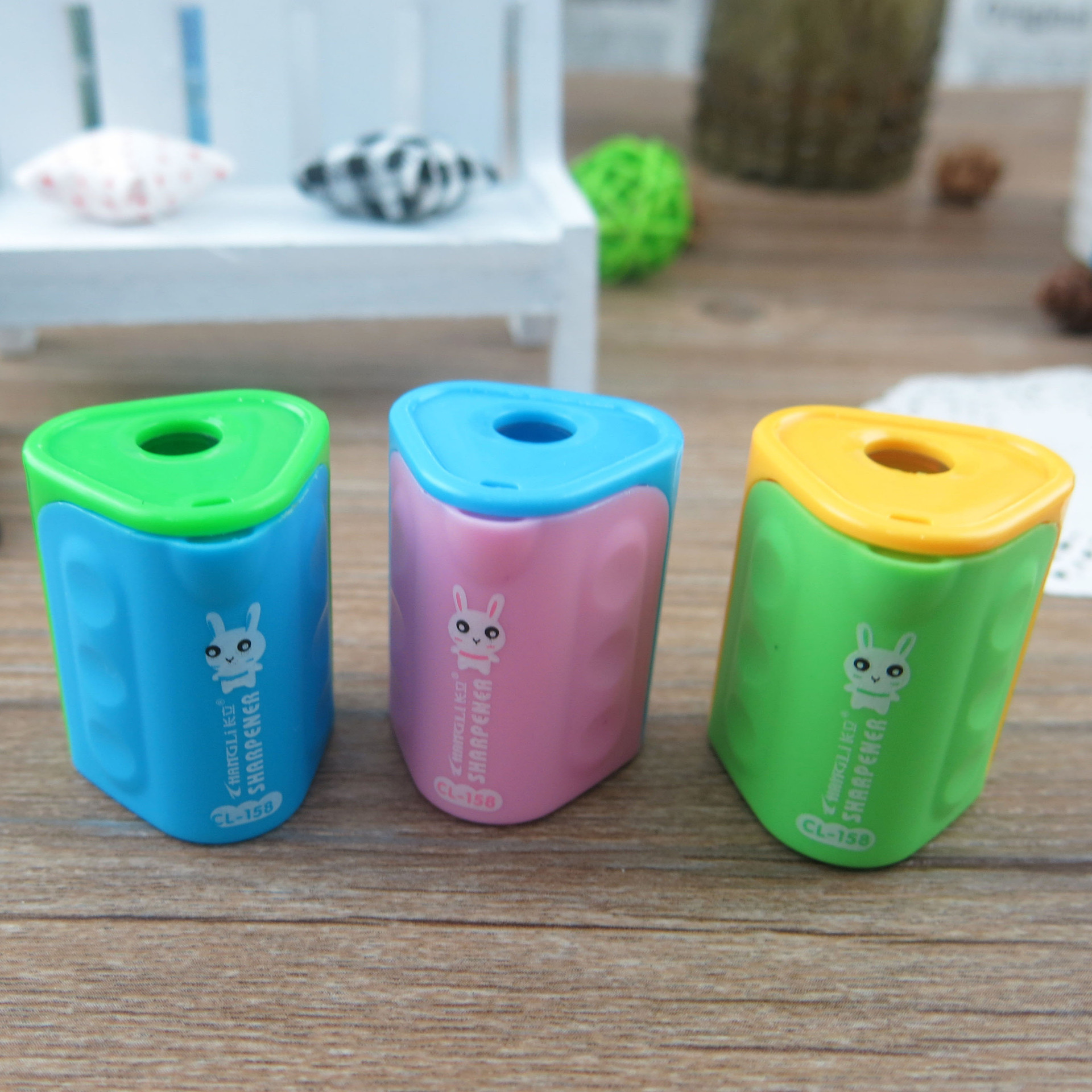 Changli 158 triangular pencil sharpener rabbit pattern pencil sharpener non-slip pencil sharpener office stationery wholesale thumbnail