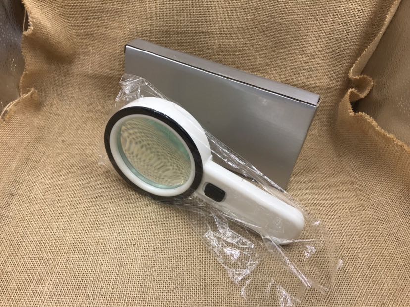 85 high magnifying glass for old man with 12LED light to read magnifying glass