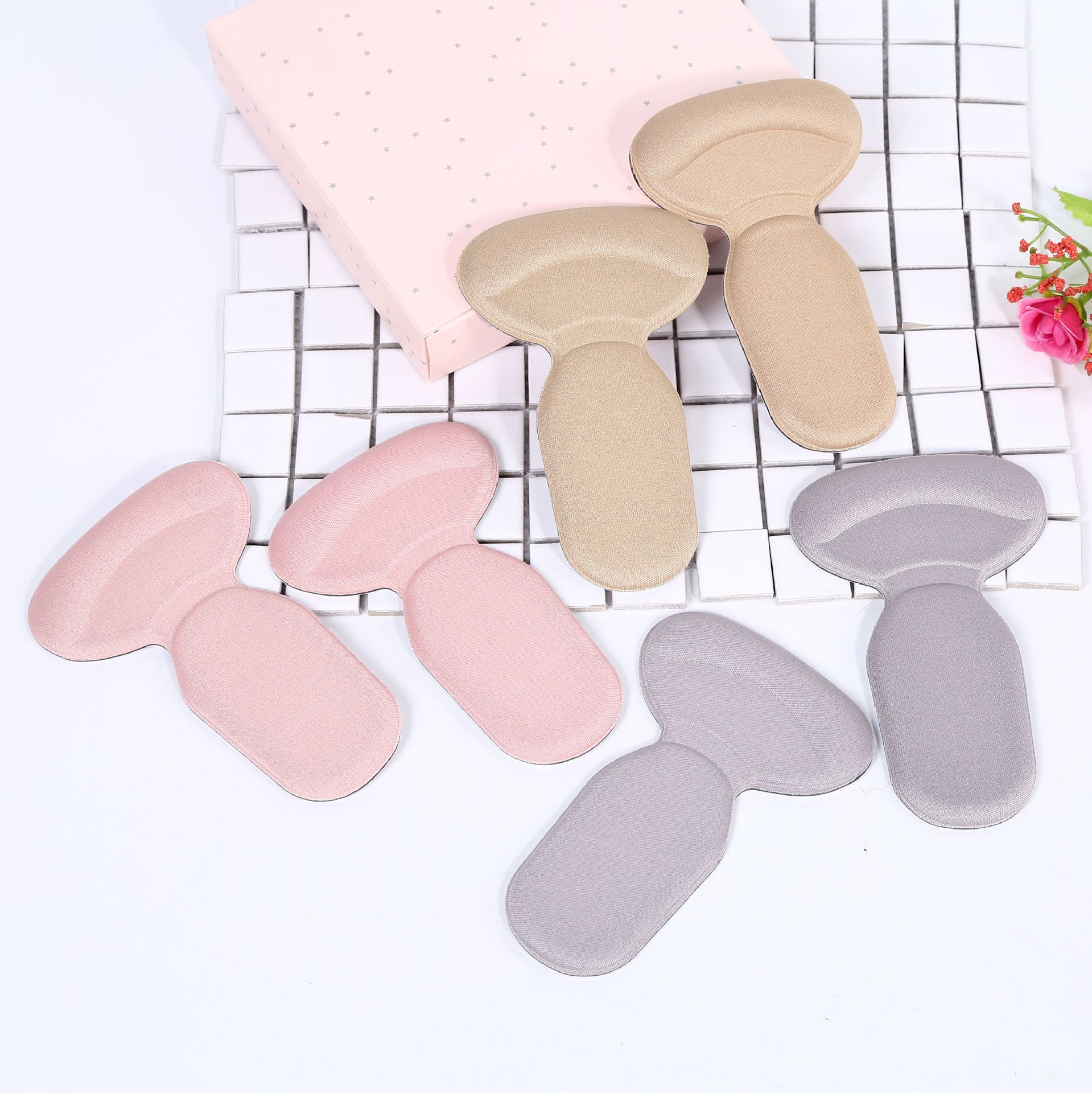 The two-in-one sponge does not fit the foot halfway pad to prevent the heel from falling off and to prevent rubbing the feet. The shoe is attached to the shoe halfway pad Specification image