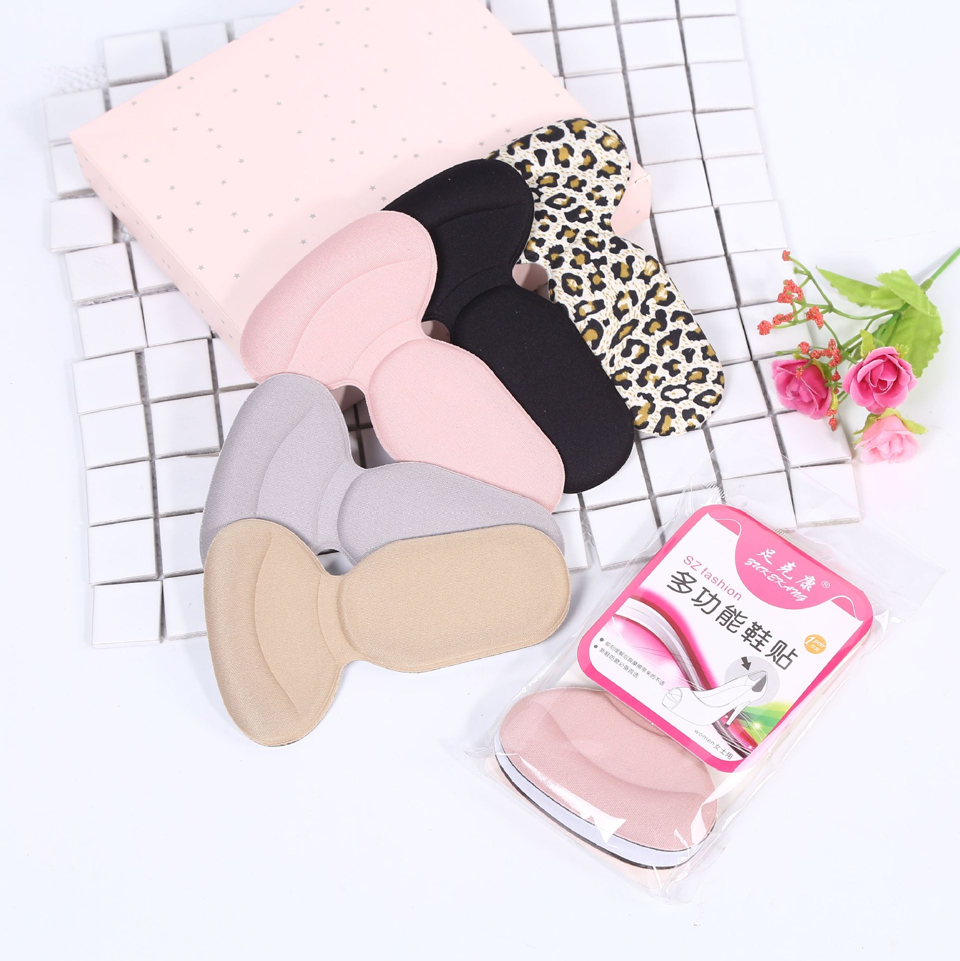 The two-in-one sponge does not fit the foot halfway pad to prevent the heel from falling off and to prevent rubbing the feet. The shoe is attached to the shoe halfway pad details Picture