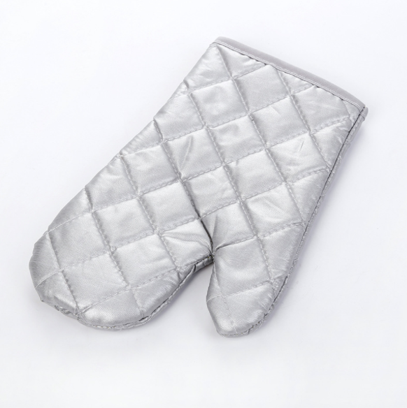 Microwave oven heat insulation and heat protection gloves, thickened high-temperature resistant baking gloves, silver-coated gloves, single piece price report Application Scenario