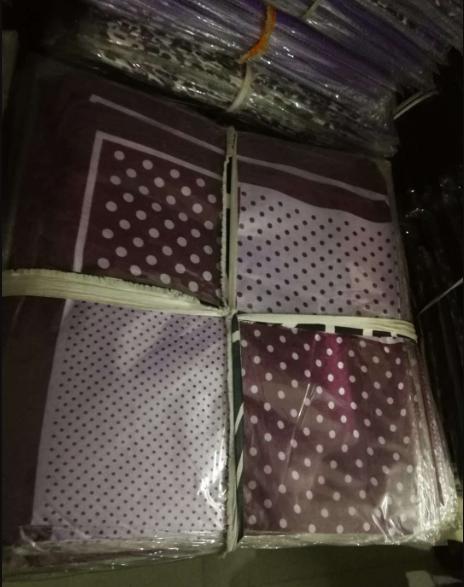 色丁方巾60厘米*60厘米，8万条低价处理