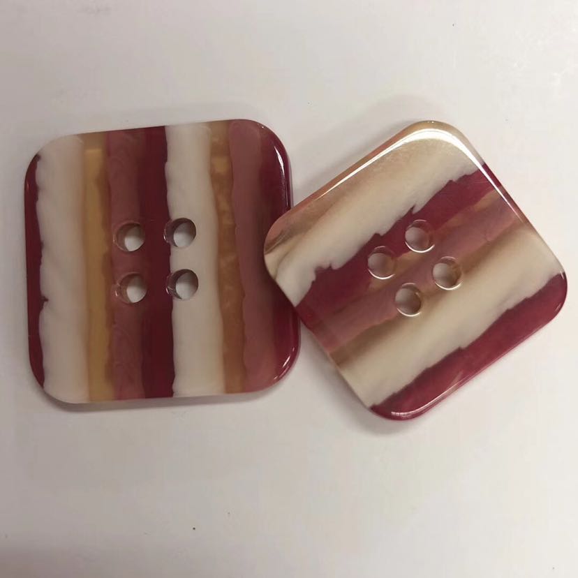 数脂正方形条纹纽扣