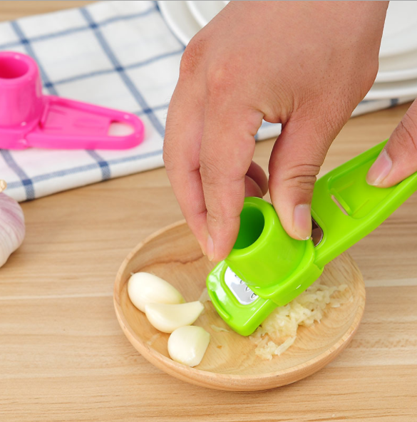 Kitchen tools: Household garlic grinder, garlic puree maker, creative multi-functional ginger grinder, garlic cutter, and garlic press