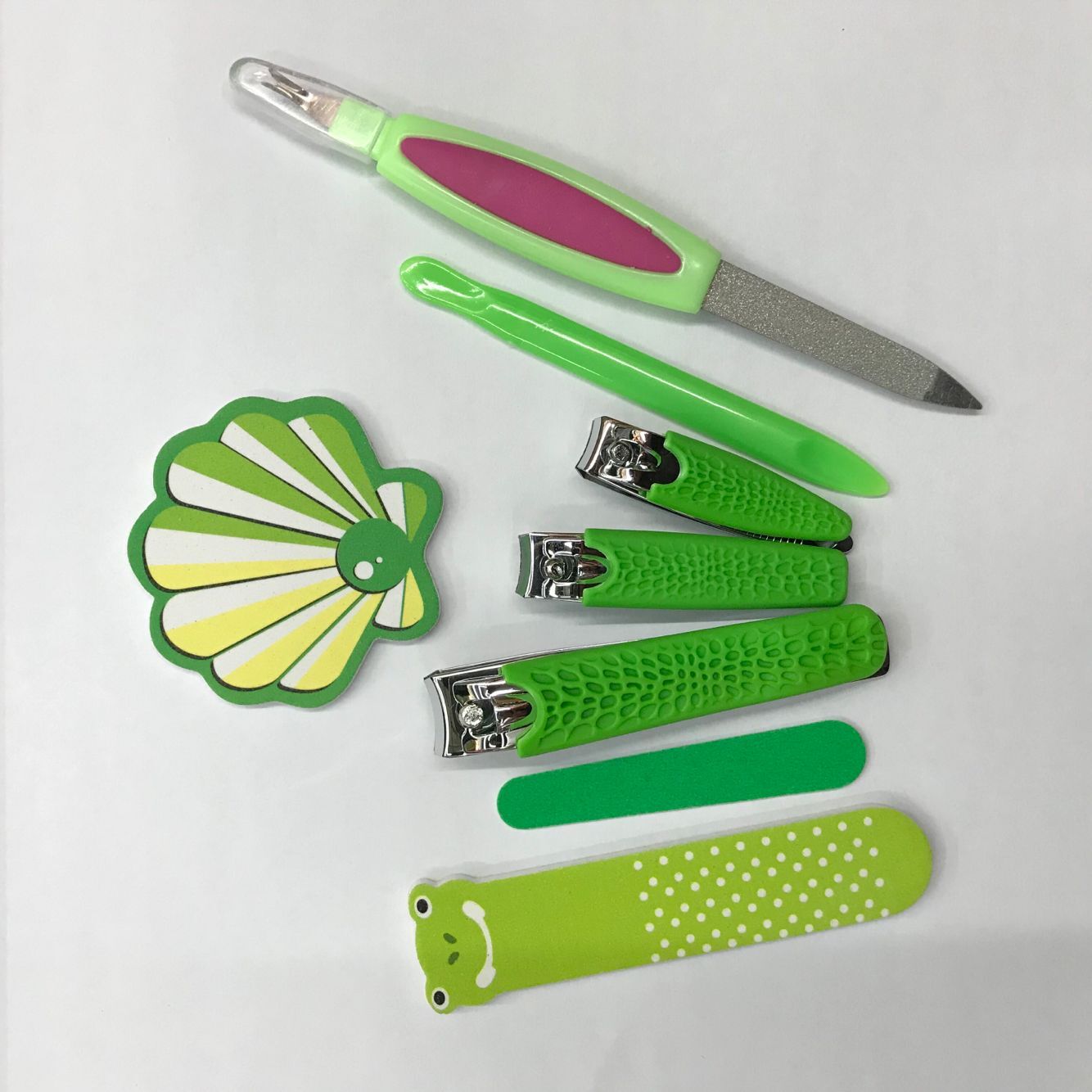 D8A's new manicure tool kit, nail clippers, etc