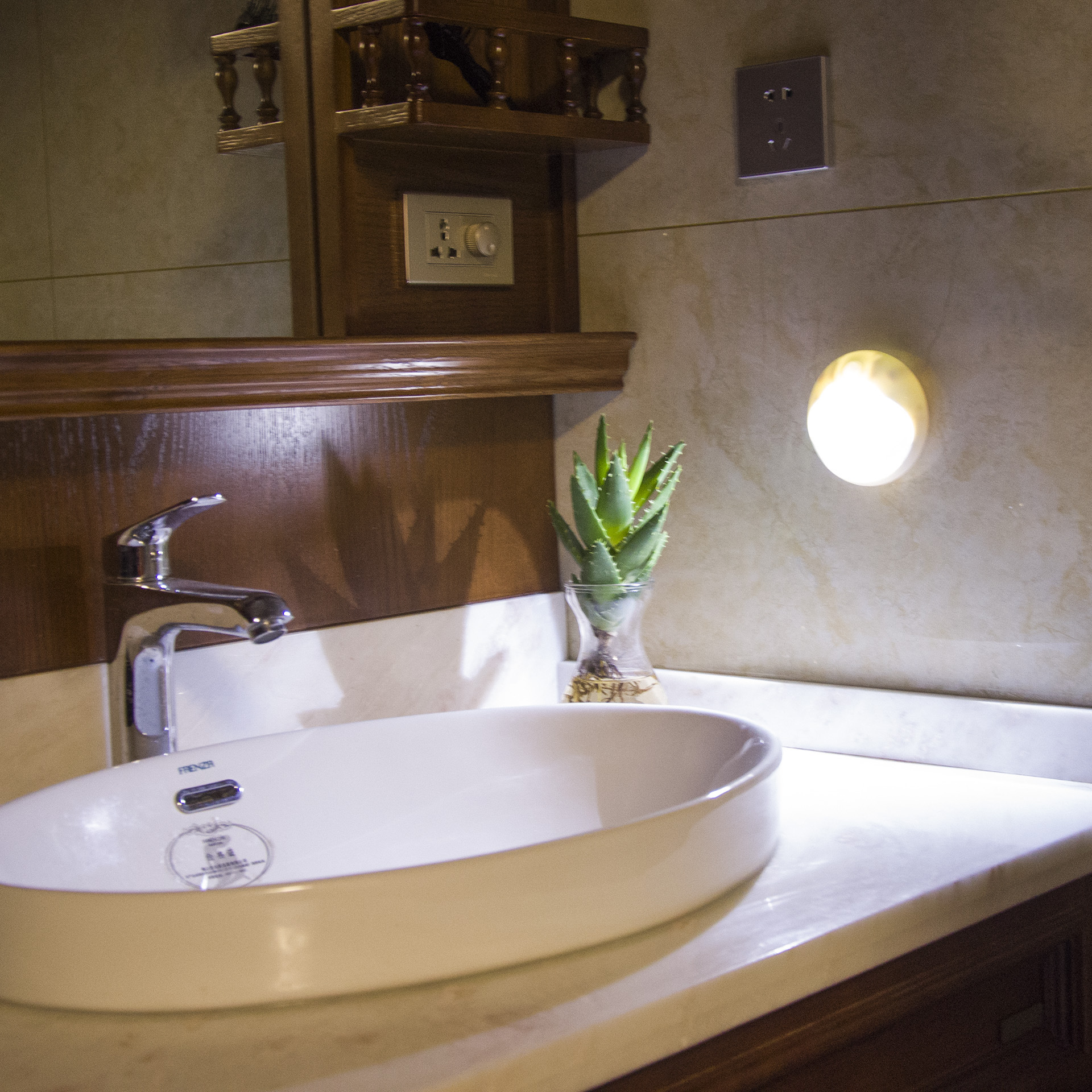 圆形楼道人体感应灯壁挂式楼梯踏步扶手灯细节图