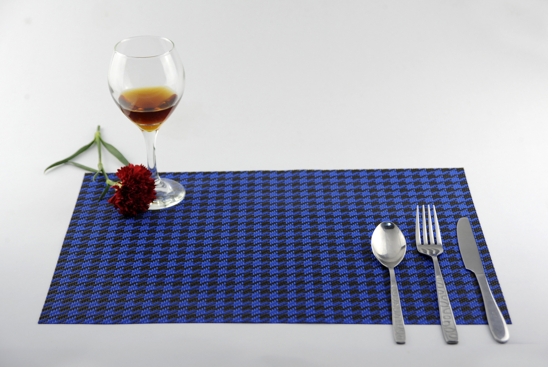 Manufacturer's eco-friendly PVC Qian Niao Ge hotel Classic Western placemats 30*45cm coaster placemats Application Scenario