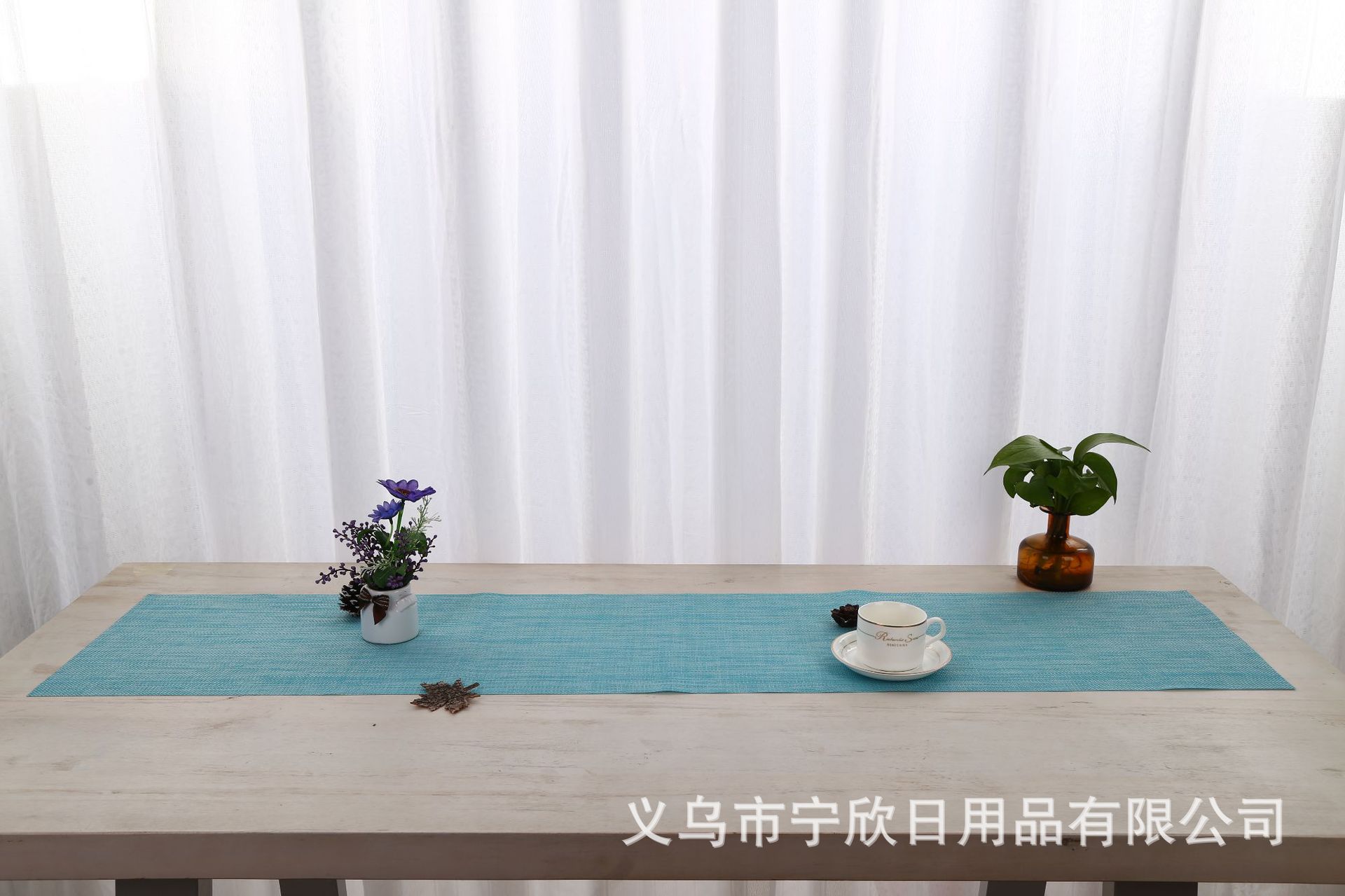 Modern, simple and versatile solid and two-color classic Western placemats, table flags, 30*135CM cover towels and tablecloths wholesale Application Scenario