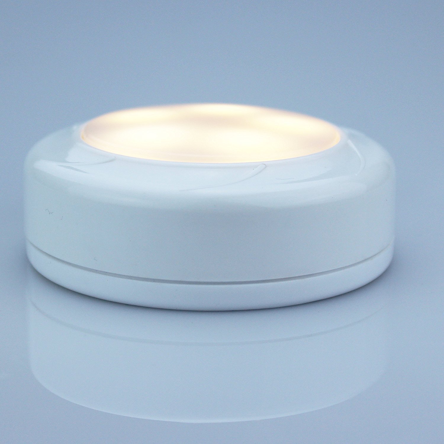 Remote control taps on lamp cabinet lamp