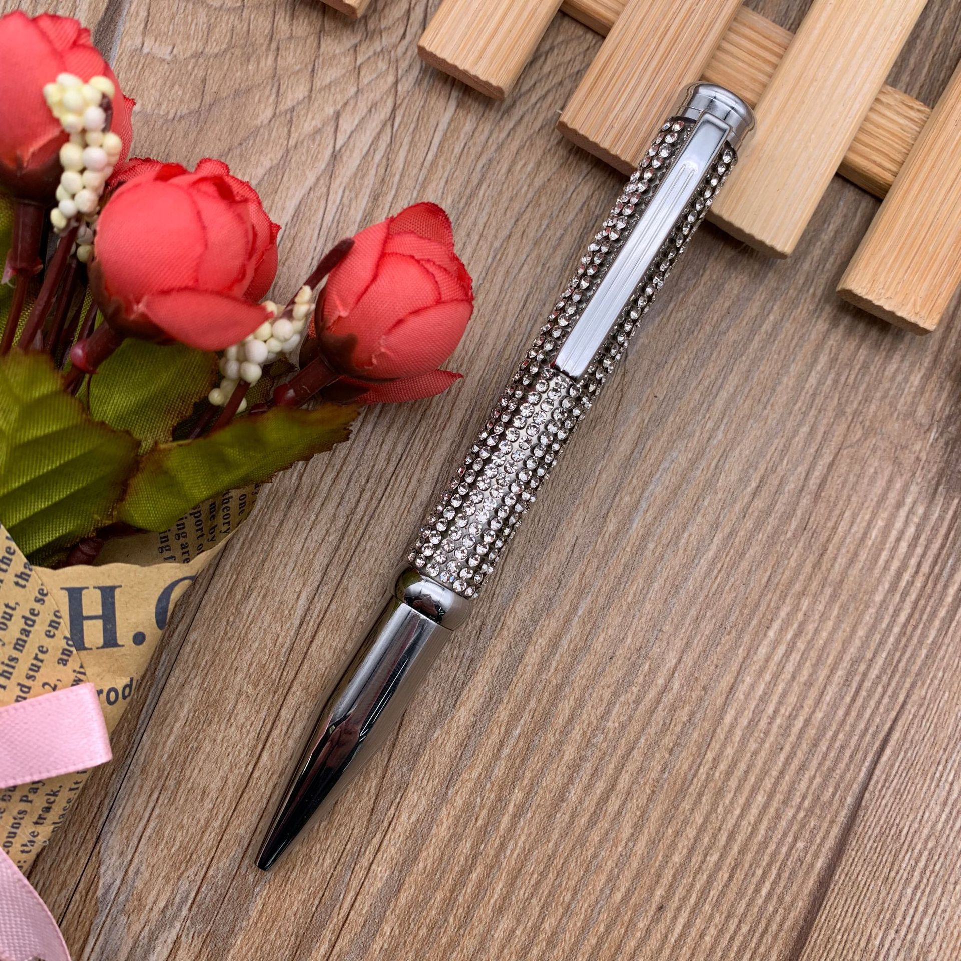 New metal ballpoint pens, high-end advertising pens, business pens, customizable logos, high-end gift pens Application Scenario