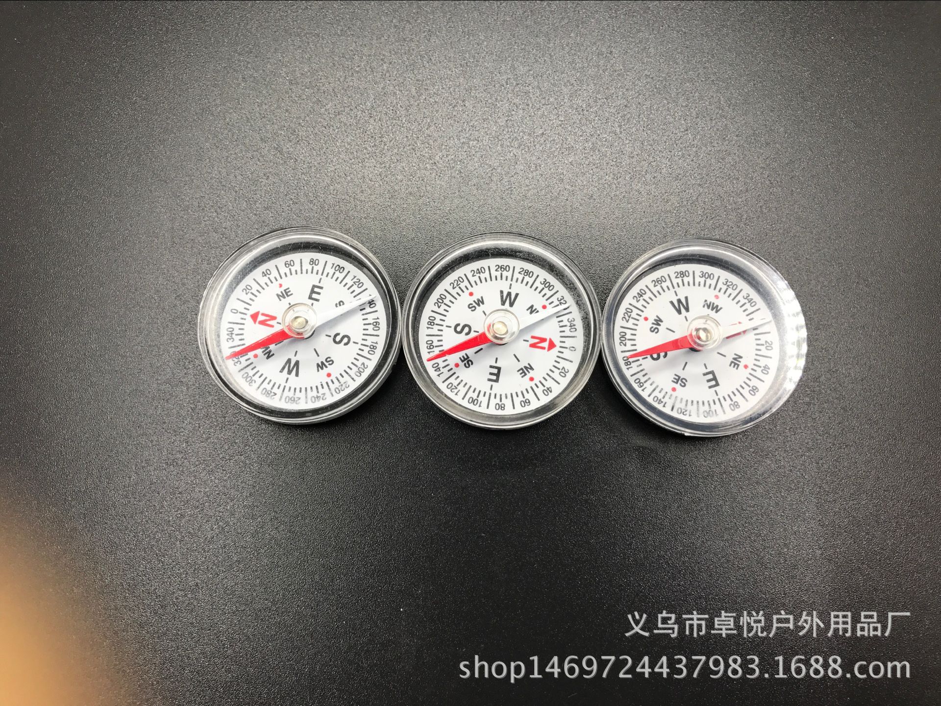 厂家直销 35mm塑料指南针 注油出口指针式指北针 户外礼品指南针