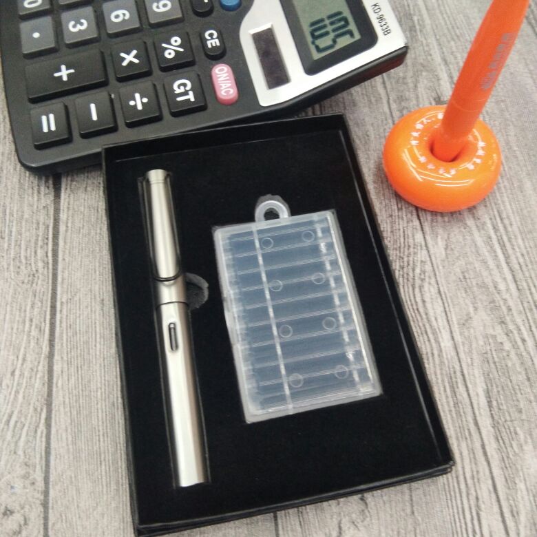 Moxuan Gifts Office Cultural Festival Supplies Office Gift Set: Metal Pen + Boxed Ink Cartridge