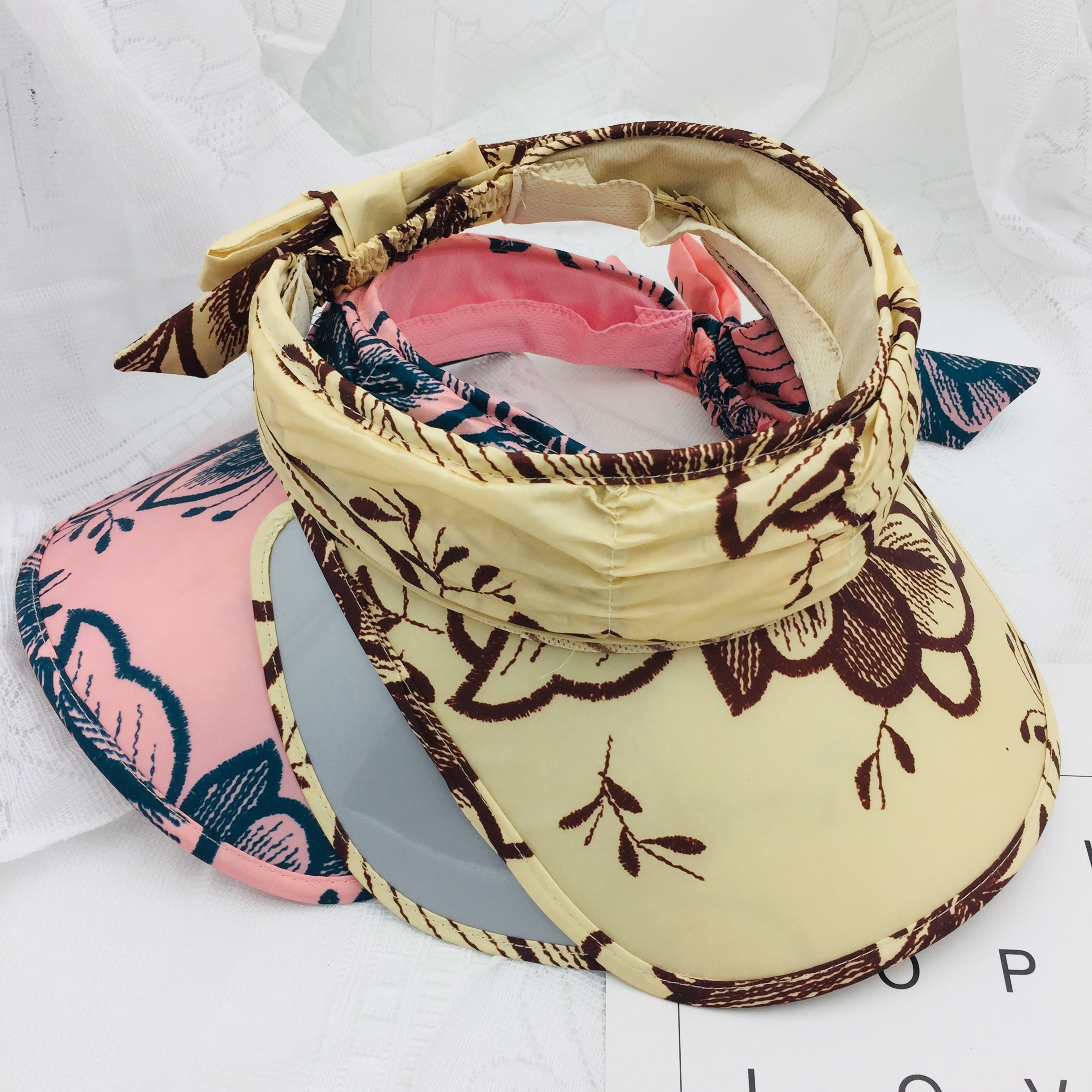 Banana under sunshade sunshade hat sunshade sunshade hat beach hat sun hat woman
