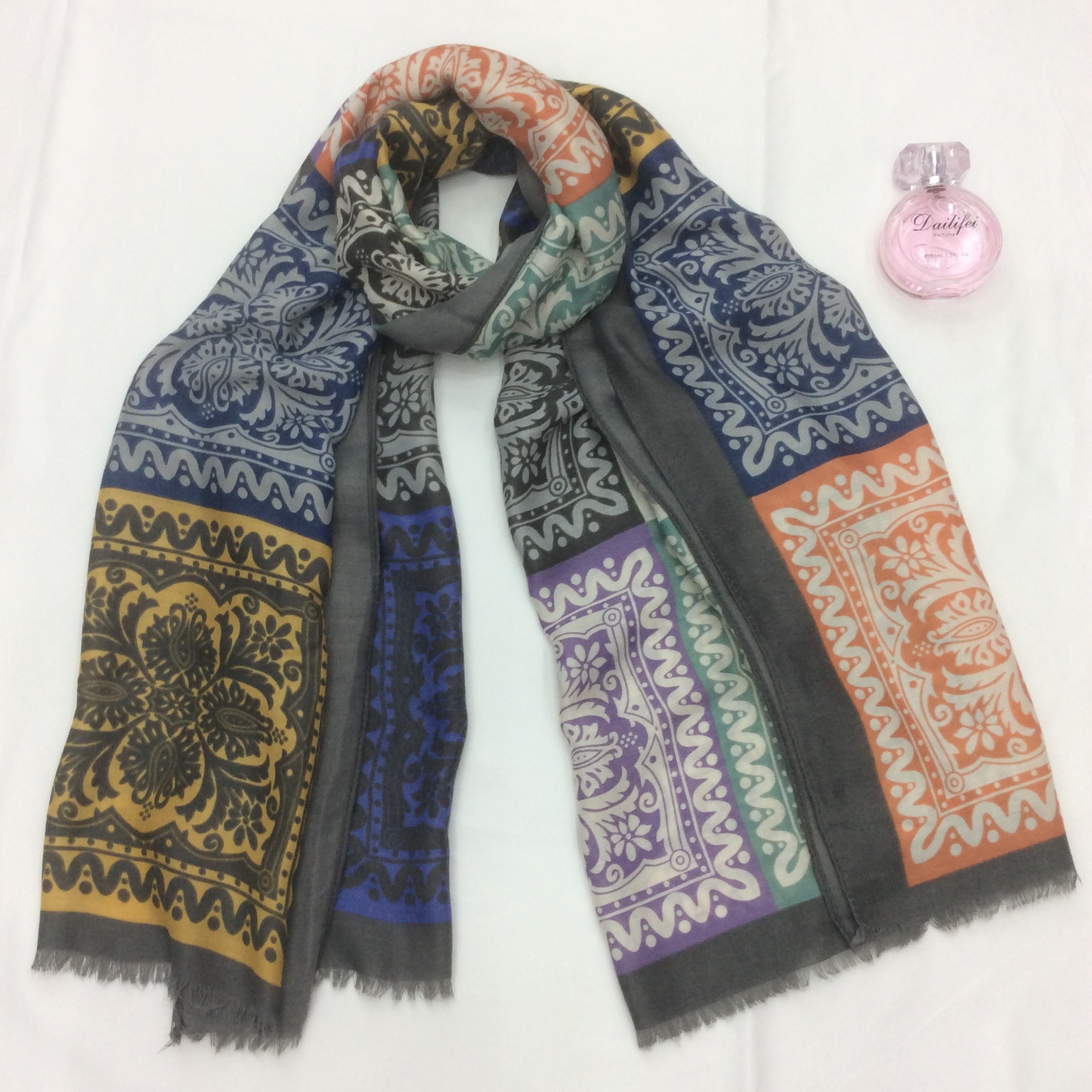 复古矩形花纹秋冬女薄款棉麻长款缎面围巾超大披肩丝巾细节图