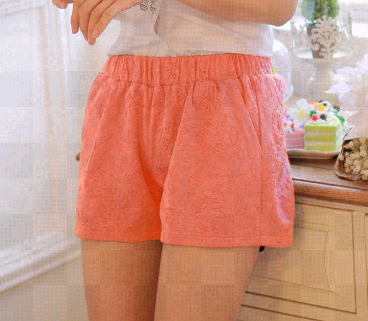 White embossed printed tight-waisted casual loose women's shorts with pockets for summer