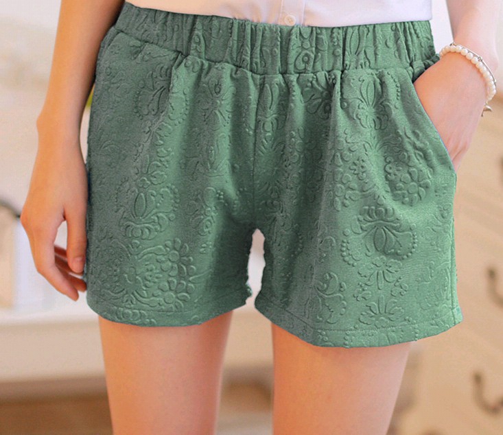 White embossed printed tight-waisted casual loose women's shorts with pockets for summer Specification image