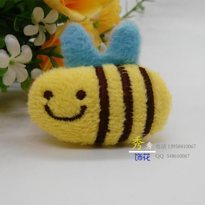 厂家直销毛绒卡通小蜜蜂儿童服装饰品鞋服帽袜子装饰配件热销中