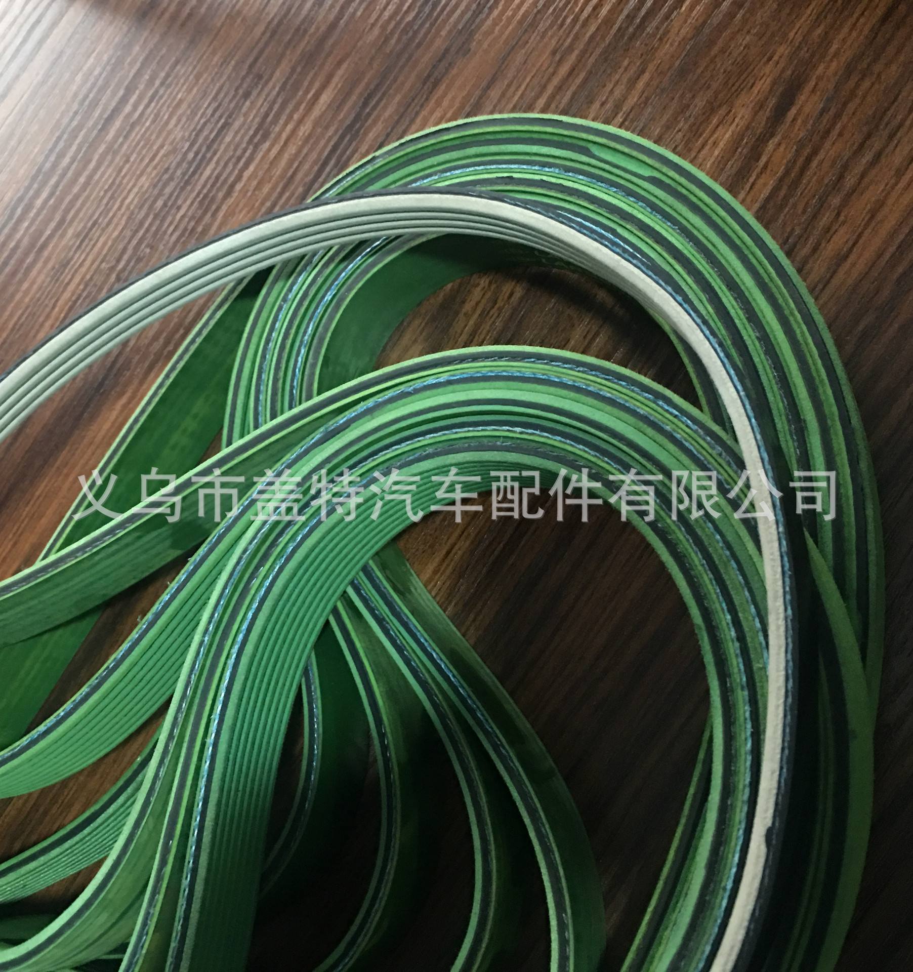 We supply various colored series of multi-ribbed belts/V-belts in white, red, blue and green