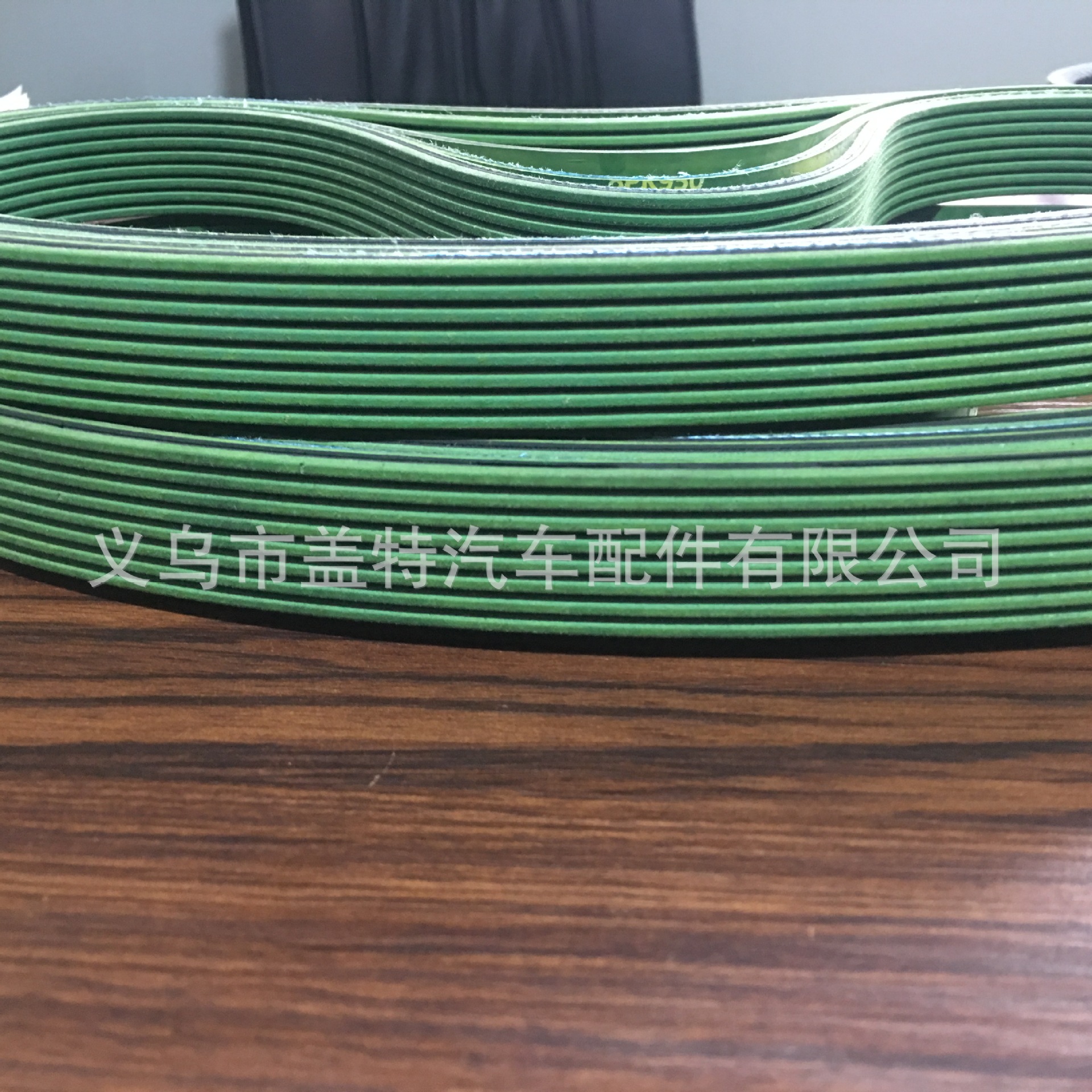 We supply various colored series of multi-ribbed belts/V-belts in white, red, blue and green Specification image