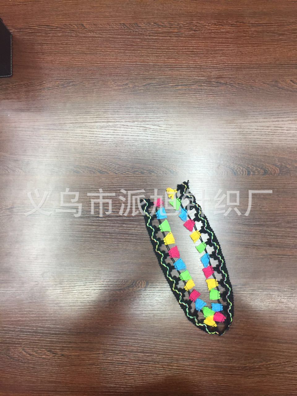In stock, we offer colorful three-flower flowered tassel brooms, lace four-color brooms, and DIY clothing accessories Application Scenario