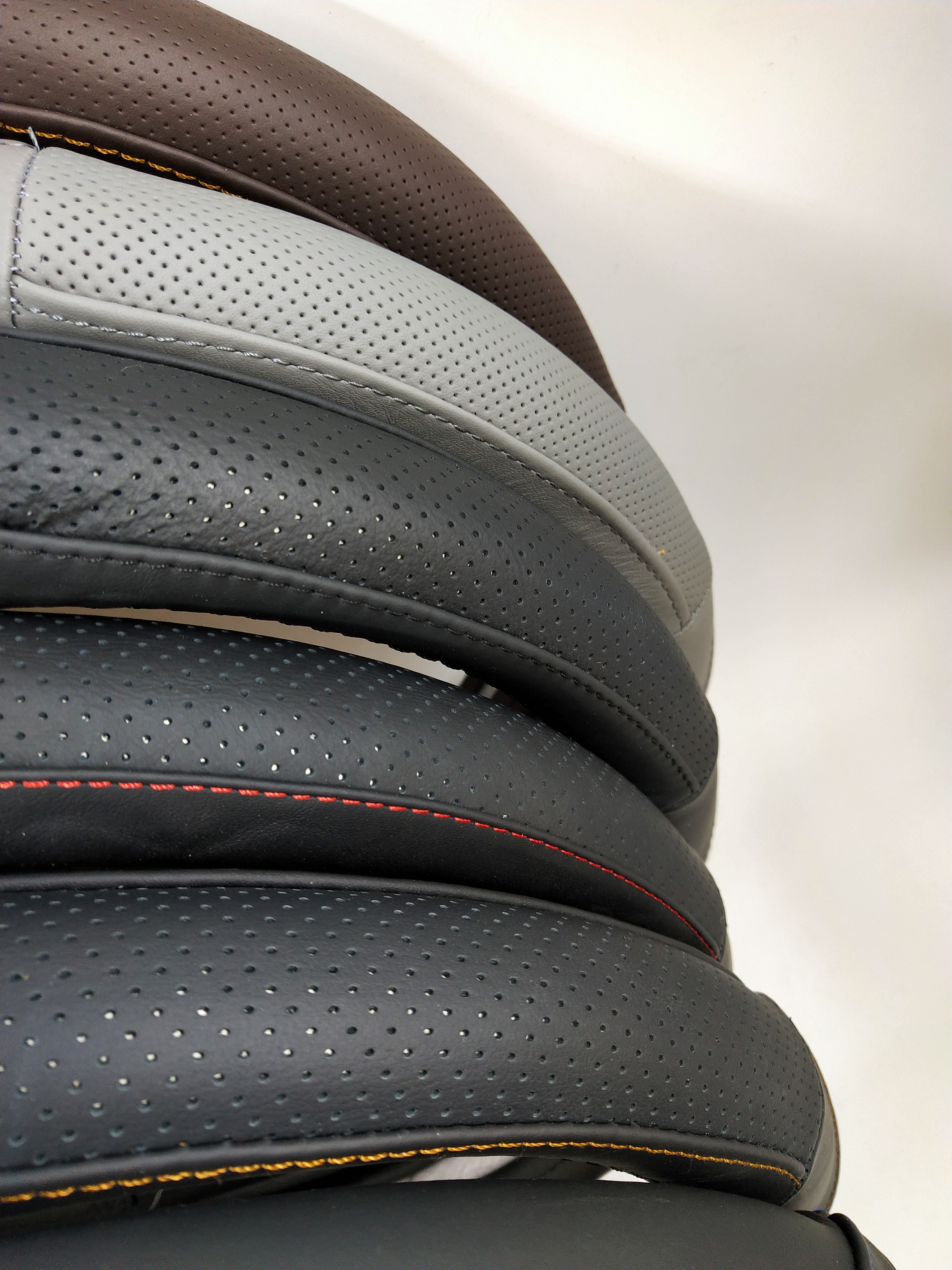 汽车真皮方向盘套M号轿车牛皮把套4季通用4节6节起杠产品图