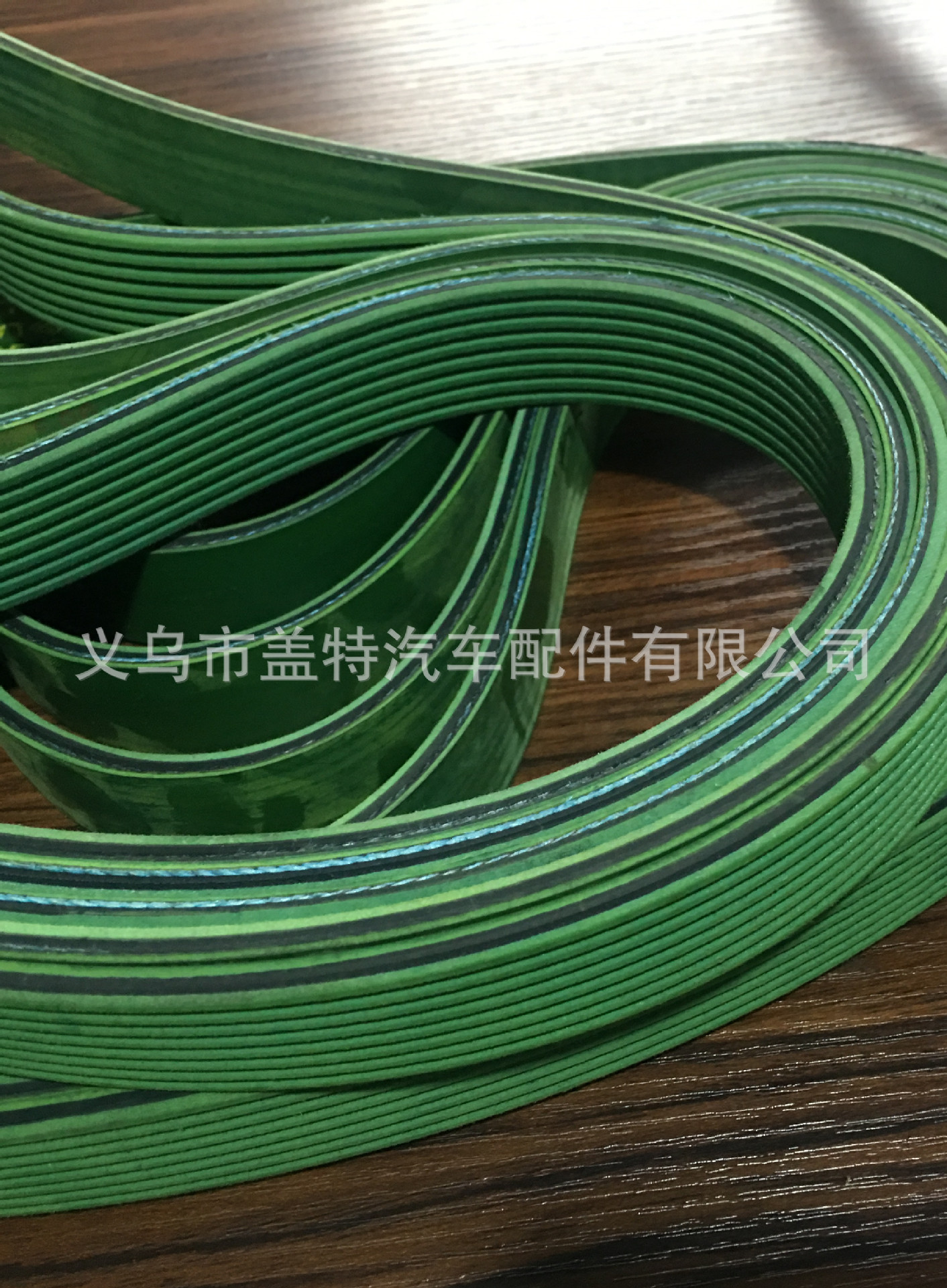 We supply various colored series of multi-ribbed belts/V-belts in white, red, blue and green details Picture