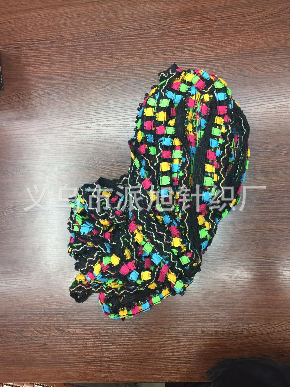 In stock, we offer colorful three-flower flowered tassel brooms, lace four-color brooms, and DIY clothing accessories details Picture